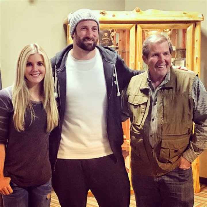 Is Ron Schara Daughter Married? Everything On Laura Schara Age And Husband Details To Know