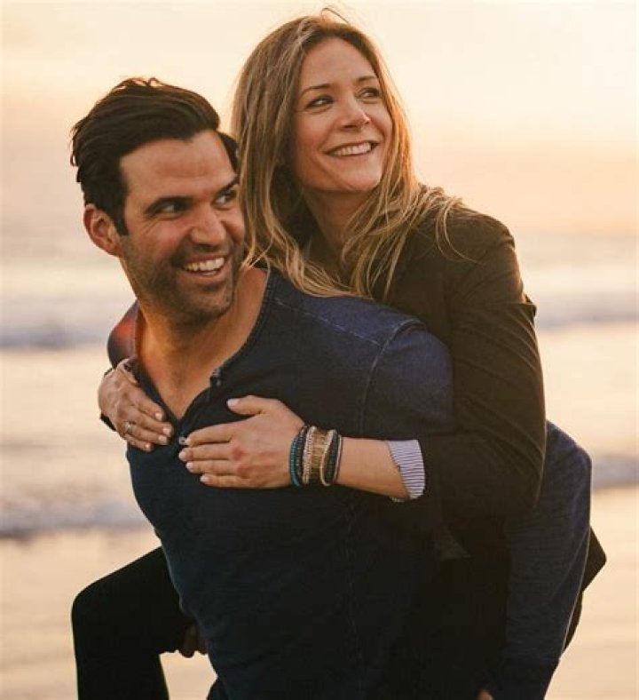 Jake Epstein Bio, Age, Height, Wife, Children, Parents, Actor and Net Worth