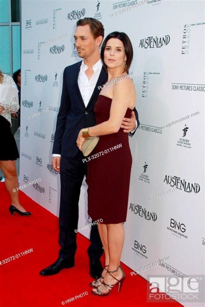 Neve Campbell Boyfriend: Meet JJ Feild Dating Timeline And Age Gap