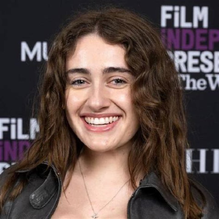 Rachel Sennott Height, Weight, Net Worth, Age, Birthday, Wikipedia, Who, Instagram, Biography