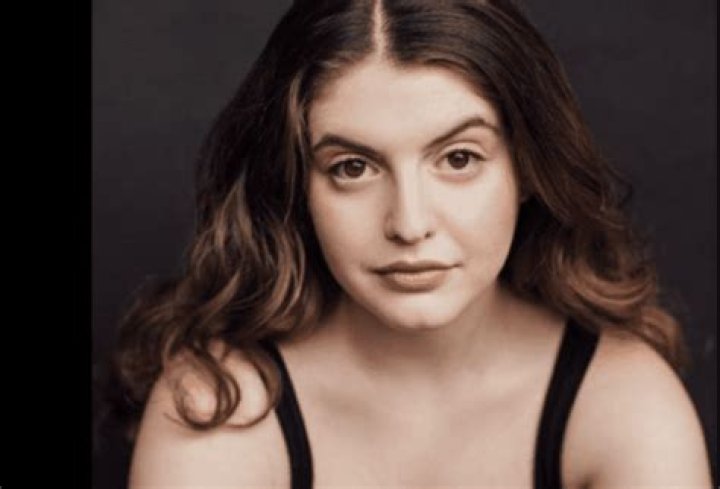 Who Is Romi Shraiter From Ginny and Georgia? Age Family And Net Worth